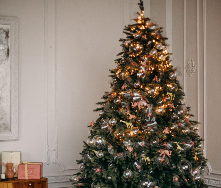 The Benefits of Artificial Christmas Trees for a Sustainable Future