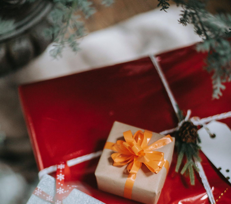 Your Winter Wedding Milestone with a Beautiful Tree Skirt for Your 7 Foot Artificial Christmas Tree